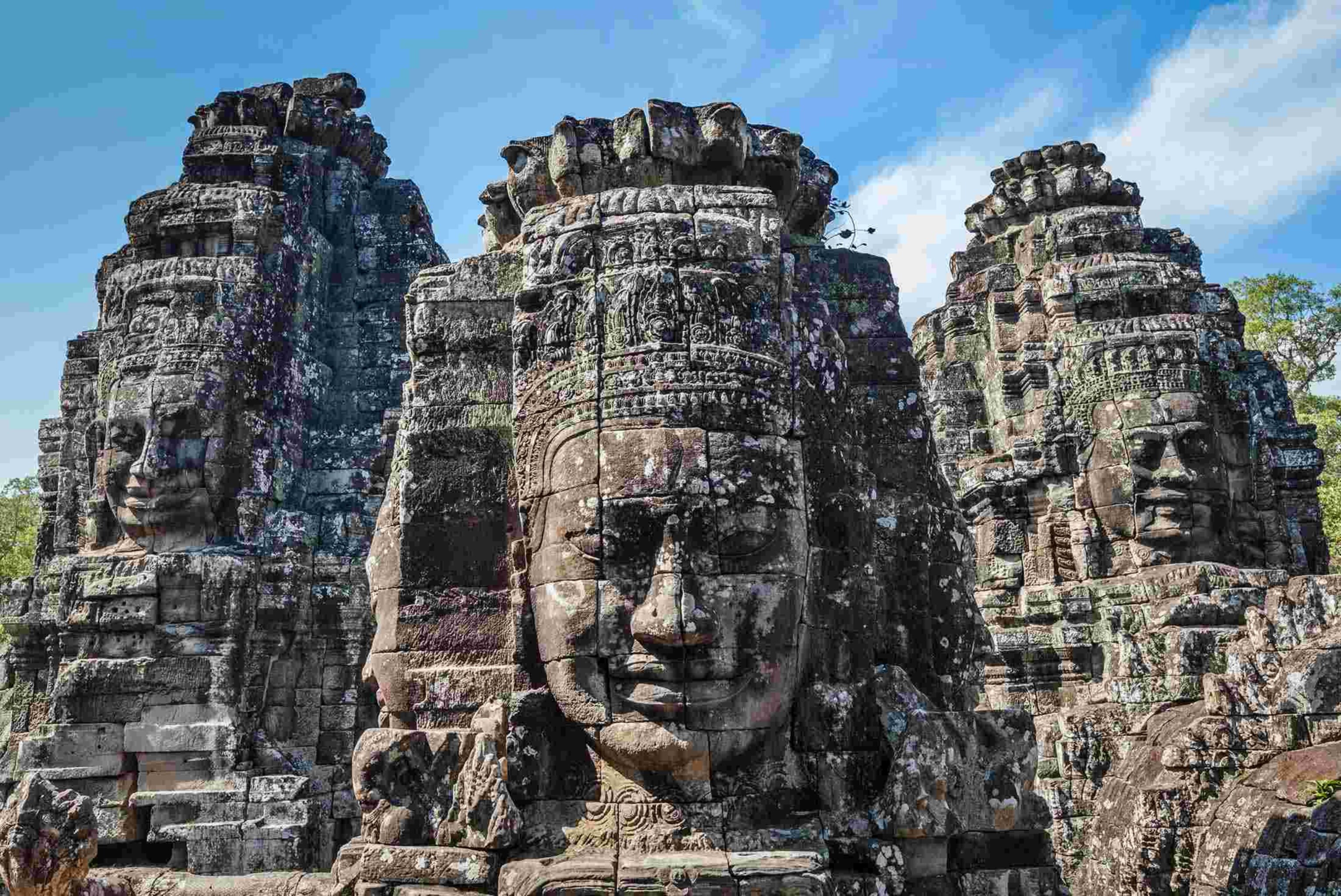 5889495_cambodia-angkor-temple-stone-face-bayon