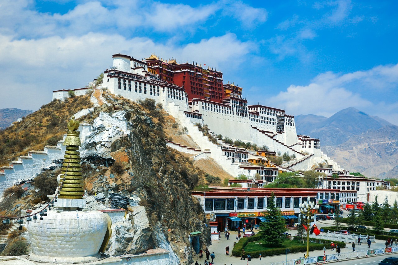 Cung điện Potala biểu tượng tôn giáo huyền bí trên đất Tây Tạng 